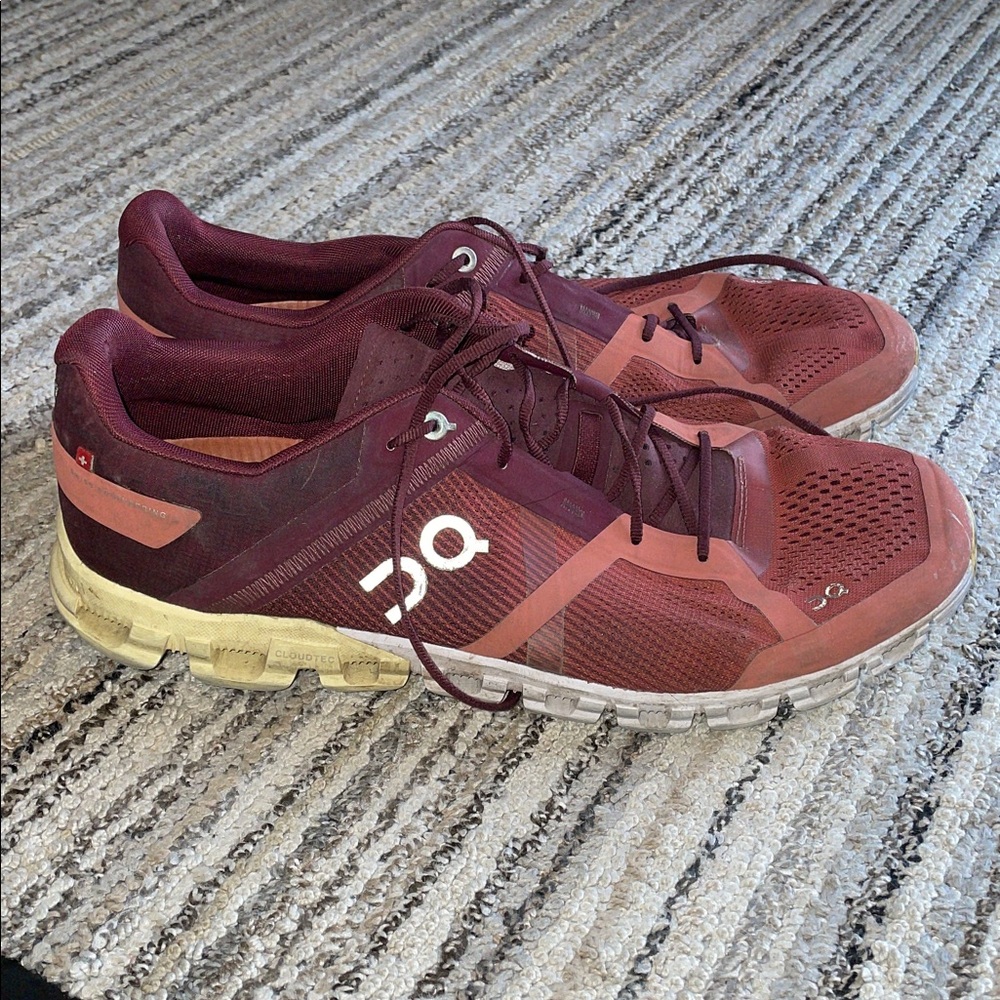 On Running Men's Cloudflow V2 Maroon Athletic Shoes Size 11.5